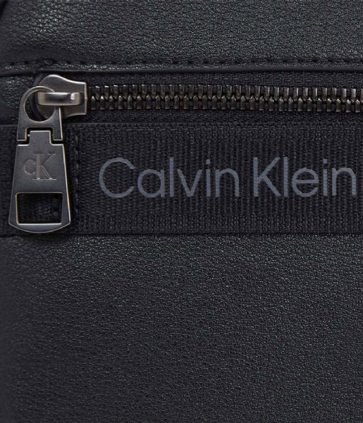 Calvin Klein  Ultralight Reporter18 Pu Black (BDS)