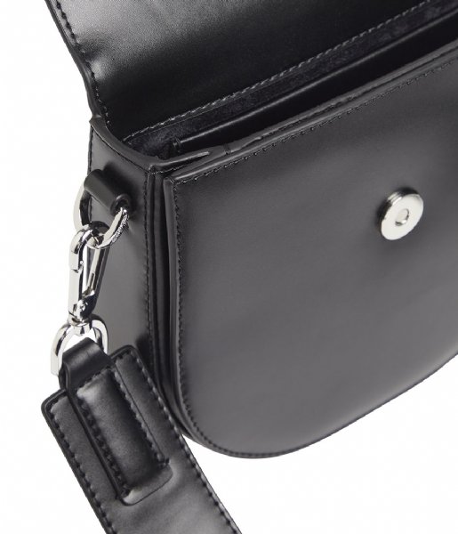 Calvin Klein  Ck Core Saddle Bag S Ck Black (BAX)