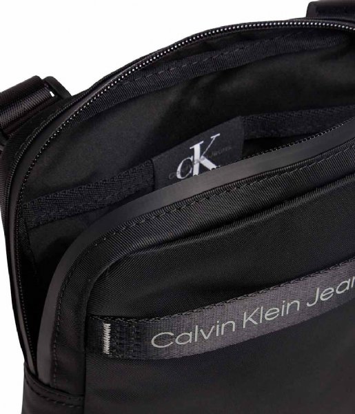 Calvin Klein  Ultralight Reporter18 Nylon Black (BDS)
