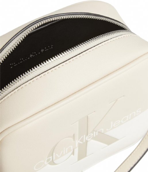 Calvin Klein  Sculpted Camera Bag Hero Tuscan Beige White (02X)