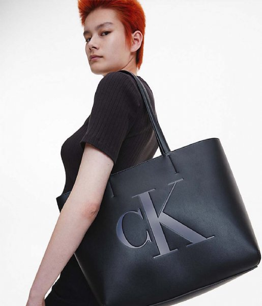 Calvin Klein  Sculpted Shopper29 Mono Black (BDS)